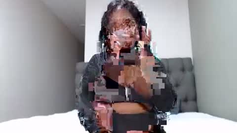 Snapshot of caramelbbe chatting on February 26, 5:53 pm fifi online show from February 26, 5:53 pm