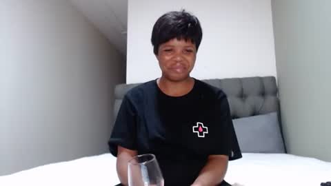 Snapshot of caramelbbe chatting on March 4, 4:30 pm fifi online show from March 4, 4:30 pm