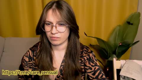 Mary online show from December 4, 3:48 pm