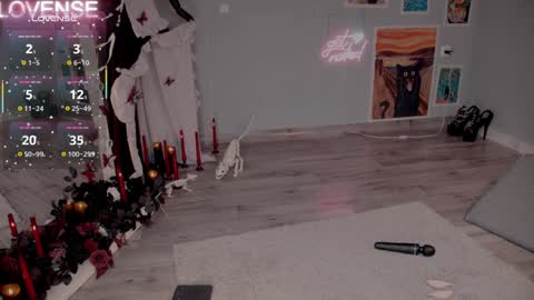 NONA    follow online show from October 24, 6:14 am