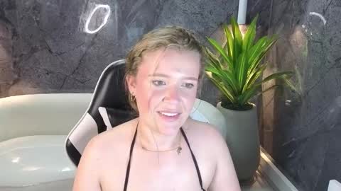 Snapshot of carla_tp chatting on October 23, 2:18 pm Carla  online show from October 23, 2:18 pm