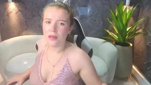 Snapshot of carla_tp chatting on October 1, 1:54 pm Carla  online show from October 1, 1:54 pm