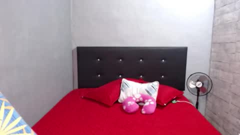 Caro milf  online show from November 20, 8:50 pm