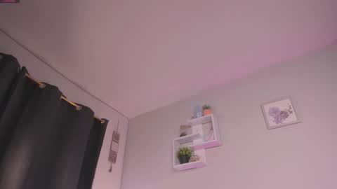 caro_sanchezz online show from March 9, 12:10 pm