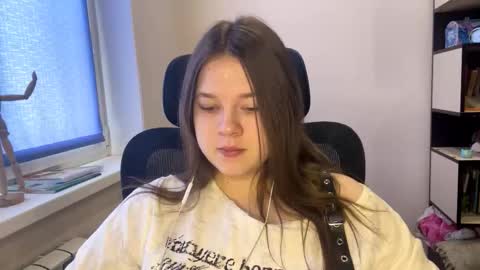 carolindueno online show from March 1, 8:07 am