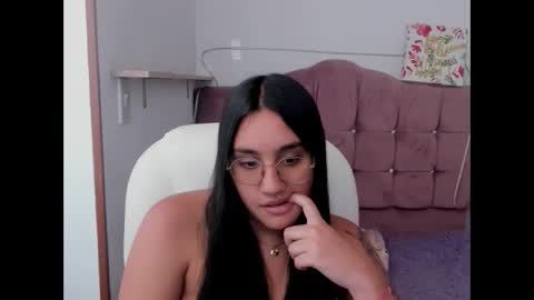 caroline_rodriguez_9 online show from December 13, 7:53 pm