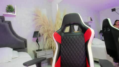 Caroline online show from April 6, 1:12 pm