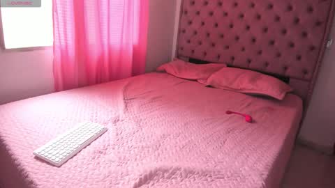 Caroline  online show from January 5, 5:27 pm