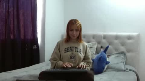 carolinnapinkman online show from January 19, 1:43 pm