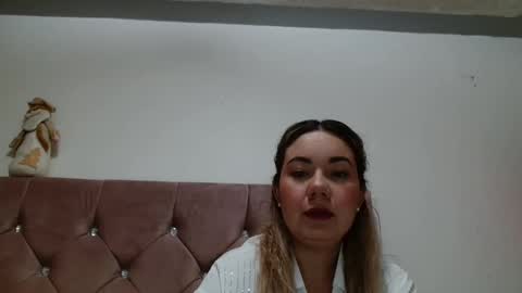 Snapshot of caroo0615 chatting on October 27, 3:06 am caroo0615 online show from October 27, 3:06 am