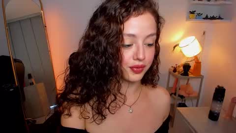 Snapshot of cassandra_caiin chatting on September 18, 9:52 pm Cassie online show from September 18, 9:52 pm