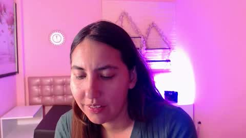 Snapshot of cassandra_ruizz chatting on October 8, 9:32 pm 573215024606 online show from October 8, 9:32 pm