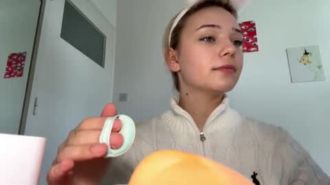 Olivia online show from March 6, 10:03 am