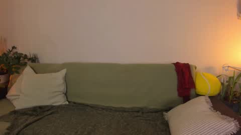  cassandra  online show from February 6, 7:38 pm