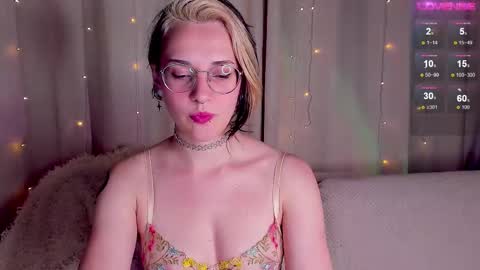 Ellie online show from October 27, 7:47 pm