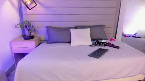 cataleya_marin_ online show from March 28, 6:20 pm