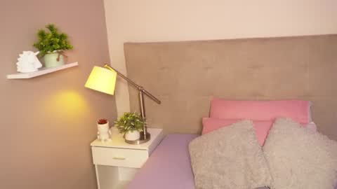 Caterine Zapata  online show from December 14, 4:08 pm