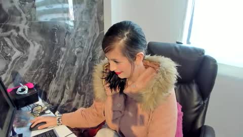 CATT EVANS online show from January 7, 2:55 pm