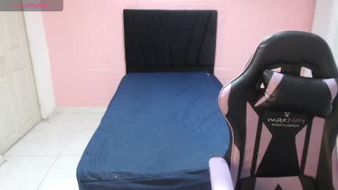 celeste817631 online show from May 11, 4:04 pm