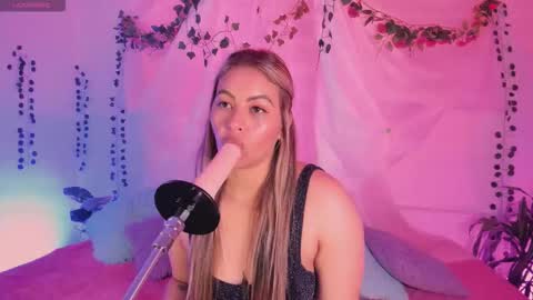 Hello guys my name is Sofi and Lizzie and  Vanessa online show from November 18, 1:19 am