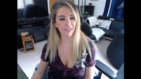 Marie online show from December 27, 6:10 pm