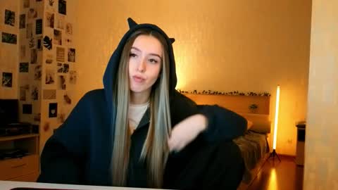 my name is Eva online show from January 7, 8:14 pm