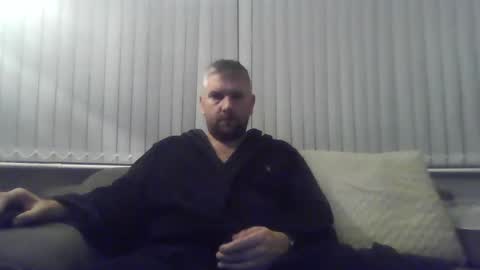 ch33ky85 online show from April 3, 9:22 pm