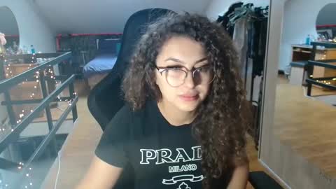 Stephanieblisss online show from January 9, 11:49 am