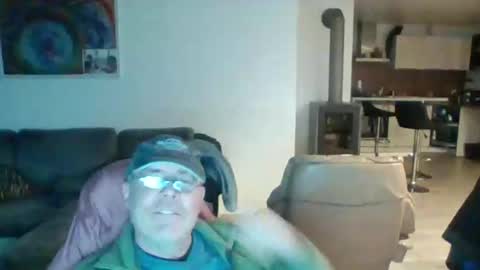 Snapshot of charles6064 chatting on January 2, 3:40 pm charles6064 online show from January 2, 3:40 pm