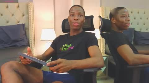 charlesbrown_ online show from November 19, 12:37 pm