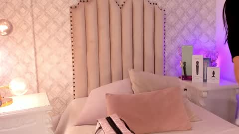   Charlotte  online show from February 9, 8:02 pm