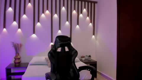 Charlottee online show from April 16, 2:33 am