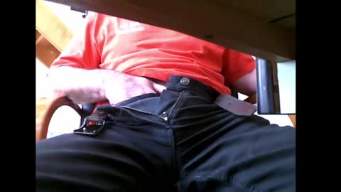 Snapshot of charly052 chatting on February 27, 9:50 am charly052 online show from February 27, 9:50 am