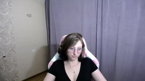 Laura online show from May 17, 7:23 pm