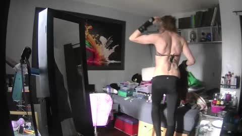 Sarah online show from April 3, 3:19 pm