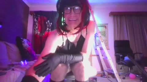 We Chat online show from April 29, 11:37 am