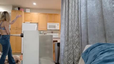 Rockhard Cockstar N Roxynyes online show from March 29, 4:58 am