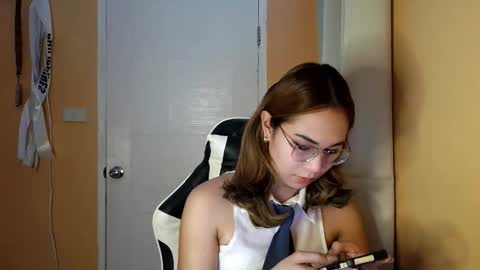 chelly4u69 online show from January 12, 4:41 am