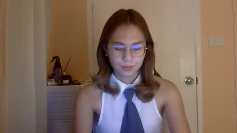 chelly4u69 online show from December 16, 4:30 am