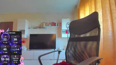 Snapshot of cherry_pie_69 chatting on September 25, 8:10 am mayra online show from September 25, 8:10 am