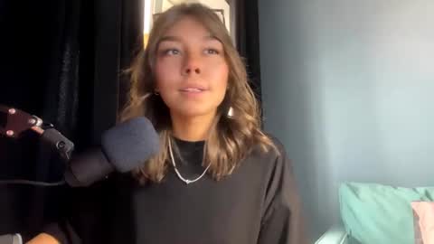 Delora online show from April 4, 9:16 am