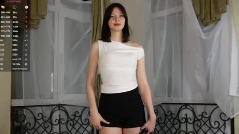 Loise online show from April 19, 5:03 pm