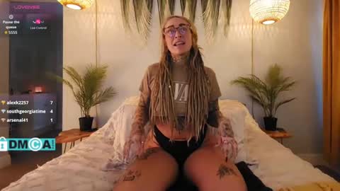 Snapshot of cheviblue chatting on October 8, 1:28 pm Chevi Blue online show from October 8, 1:28 pm