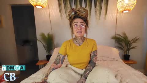 Snapshot of cheviblue chatting on January 22, 4:02 pm Chevi Blue online show from January 22, 4:02 pm