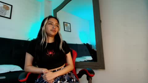 chlloe_fox online show from May 12, 5:33 pm
