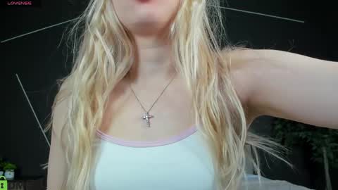 Chloe online show from May 2, 3:12 am