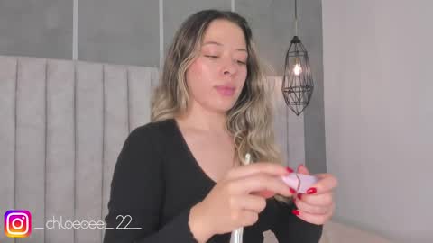 Chloe online show from February 19, 2:33 pm