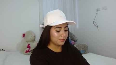 Snapshot of chloe_dolce chatting on October 25, 10:43 pm chloe_dolce online show from October 25, 10:43 pm