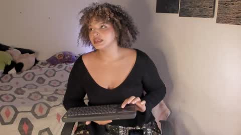 chloe_kisses online show from April 6, 11:33 am