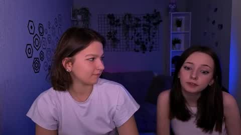chloe_ley online show from May 26, 9:15 am